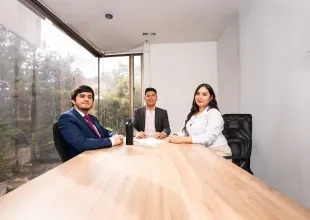 Estudiantes de derecho virtual